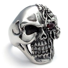 Anillo De Titanio De Alta Calidad Con Un Brillo De Color Finamente Procesado