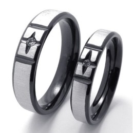 Anillo De Titanio Duradero, Con Un Diseño Elegante Y Un Color Brillante.