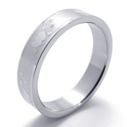 Anillo De Titanio Con Un Brillo De Color Finamente Procesado Que Goza De Gran Reputación Tanto En El País Como En El Extranjero.
