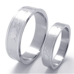 Anillo De Titanio Con Un Brillo De Color Finamente Procesado Que Goza De Gran Reputación Tanto En El País Como En El Extranjero.