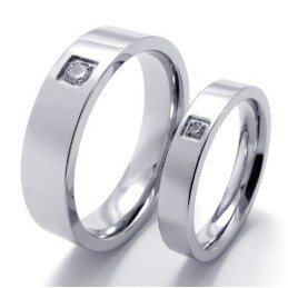 Colgante De Titanio De Renombre Mundial Con Un Diseño Brillante Y Un Color Brillante