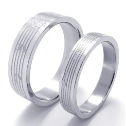 Anillo De Titanio De Renombre Mundial Con Un Diseño Brillante Y Un Color Brillante