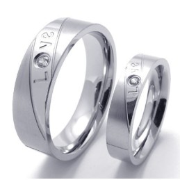 Anillo De Titanio Con Un Diseño Atractivo Y Un Color Brillante Que Le Da Una Larga Reputación.