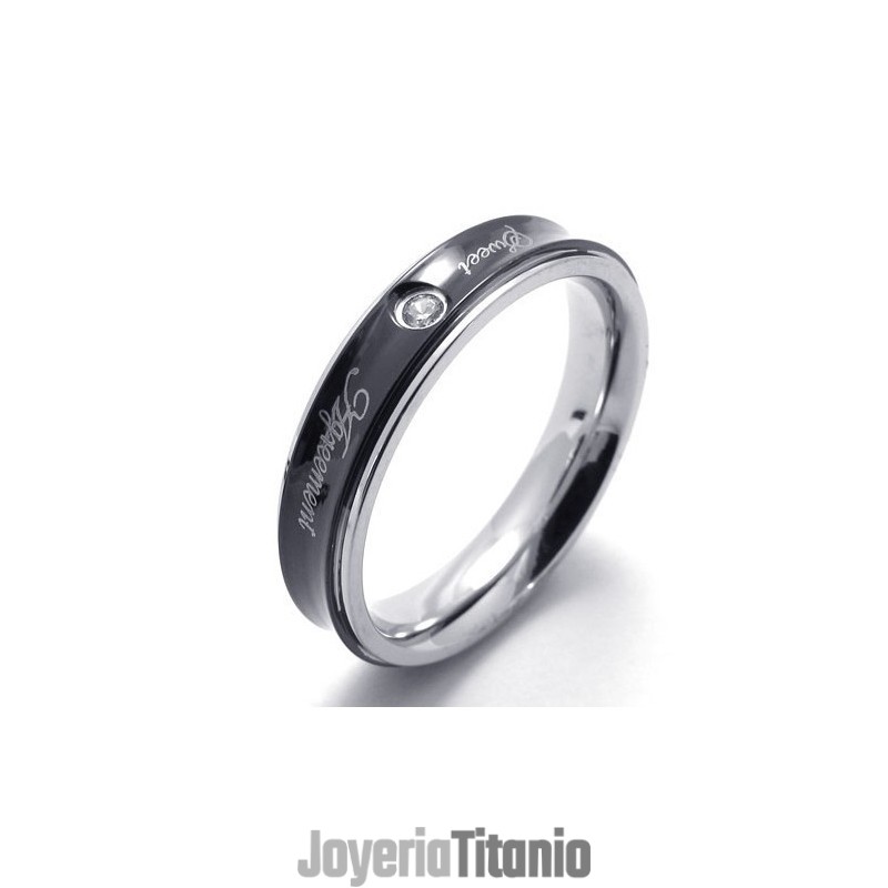 Anillo De Titanio De Alta Calidad Con Brillo De Color Y Diseño Hábil