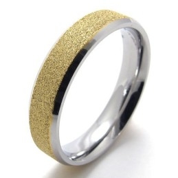Anillo De Titanio De Fabricación Experta, Colores Delicados Y Duradero.