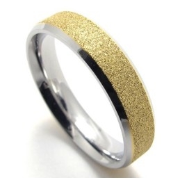 Anillo De Titanio De Fabricación Experta, Colores Delicados Y Duradero.