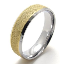 Anillo De Titanio De Calidad Superior Con Forma Elegante, Color Brillante