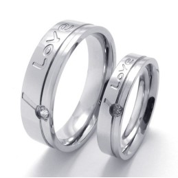 Anillo De Titanio De Excelente Calidad Con Un Diseño Hábil Y Un Brillo De Color