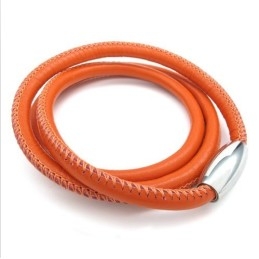 Collar De Cuero De Titanio De Excelente Calidad Con Colores Delicados Y Diseño Hábil