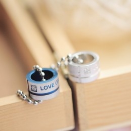 Collar Con Colgante De Titanio Con Forma De Círculo Y Anillos De Corazón "Love Only You"