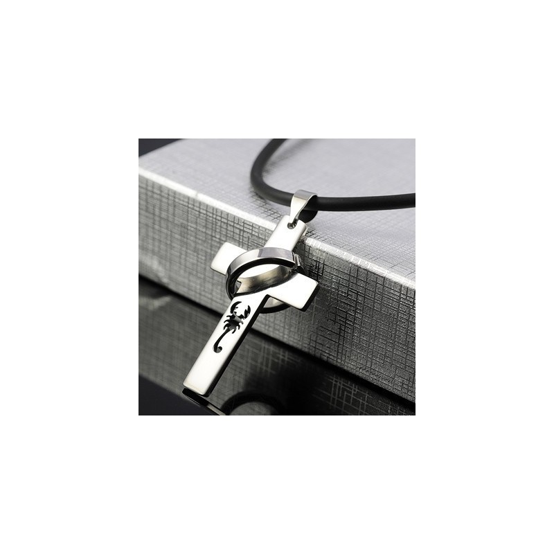 Colgante De Collar Con Cruz De Titanio Del Rey Escorpión Colgante De Collar Con Cruz De Titanio Del Rey Escorpión