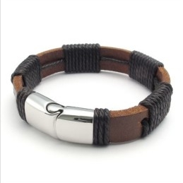 Brazalete De Cuero Y Titanio De Calidad Confiable Y Diseño Elegante.