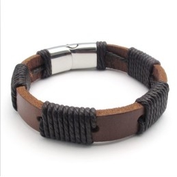 Brazalete De Cuero Y Titanio De Calidad Confiable Y Diseño Elegante.