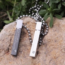 Collar De Titanio Con Colgantes De Corazón Refinados Y Forma Cuboide Para Amantes De La Moda