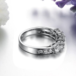 Anillo De Titanio Para Mujer Con Diamantes De Imitación Y Rendimiento Confiable