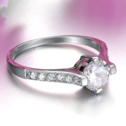 Anillo De Titanio Femenino Duradero Y De Uso Prolongado Con Diamantes De Imitación.