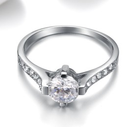 Anillo De Titanio Femenino Duradero Y De Uso Prolongado Con Diamantes De Imitación.