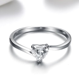 Anillo De Titanio Con Forma De Corazón Para Mujer De Excelente Calidad Con Diamantes De Imitación.