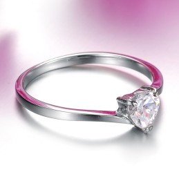 Anillo De Titanio Con Forma De Corazón Para Mujer De Excelente Calidad Con Diamantes De Imitación.