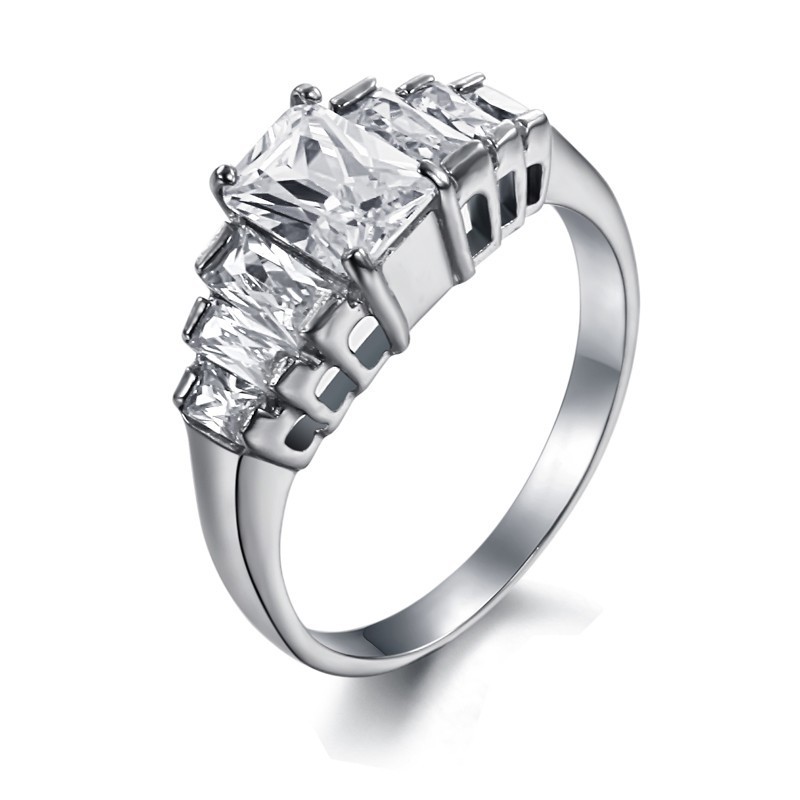 Anillo De Titanio Femenino De Calidad Estable Con Diamantes De Imitación Anillo De Titanio Femenino De Calidad Estable Con Diamantes De Imitación