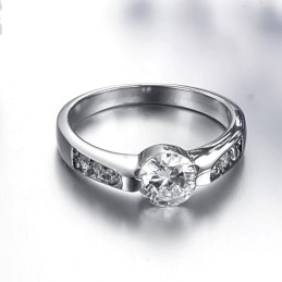 Anillo De Titanio Femenino De Calidad Estable Con Diamantes De Imitación
