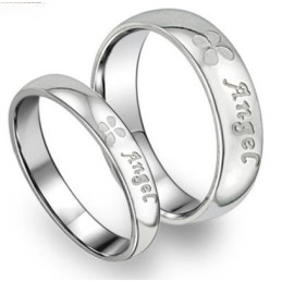 Anillo De Titanio Con Forma De Trébol De Calidad Superior Para Amantes