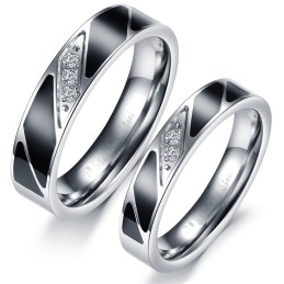 Anillo De Titanio De Alta Calidad Para Amantes Con Diamantes.