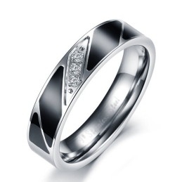 Anillo De Titanio De Alta Calidad Para Amantes Con Diamantes.