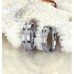 Anillo De Titanio Con Arena Perlada Y Amplia Variedad Para Amantes