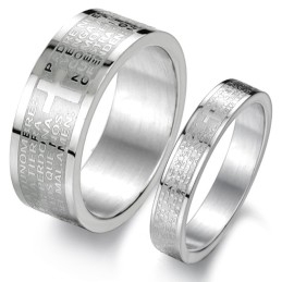 Anillo De Titanio Con La Biblia En Inglés De Excelente Calidad Para Amantes.