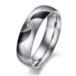 Anillo De Titanio Negro De Alta Calidad Para Amantes Con Diamante.