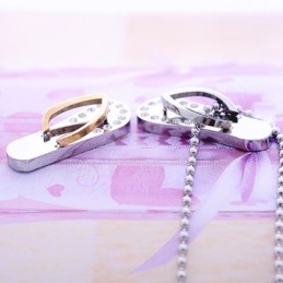 Collares Y Colgantes De Titanio Con Chanclas Para Regalar En El Día De San Valentín.