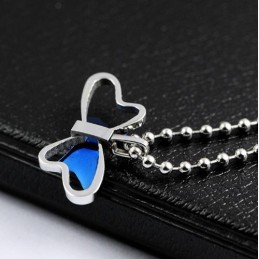 Elegante Y Exquisito Colgante De Mariposa De Titanio