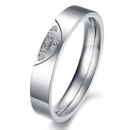 Anillo De Titanio De Alta Calidad Con Forma De Corazón Y Diamantes De Imitación Para Enamorados.