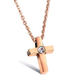 Collar De Titanio Con Cruz De La Reina De La Calidad Y Diamantes De Imitación