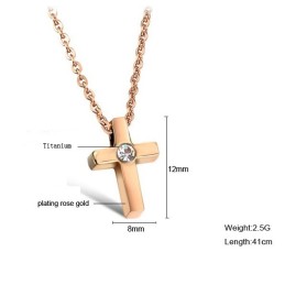 Collar De Titanio Con Cruz De La Reina De La Calidad Y Diamantes De Imitación