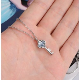 Collar De Titanio Con Llave Femenina De Alta Calidad