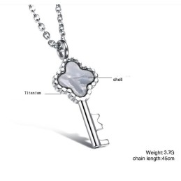 Collar De Titanio Con Llave Femenina De Alta Calidad