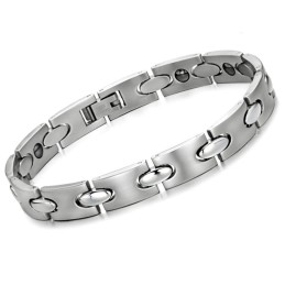 La Pulsera De Titanio De La Reina De La Salud Y La Calidad