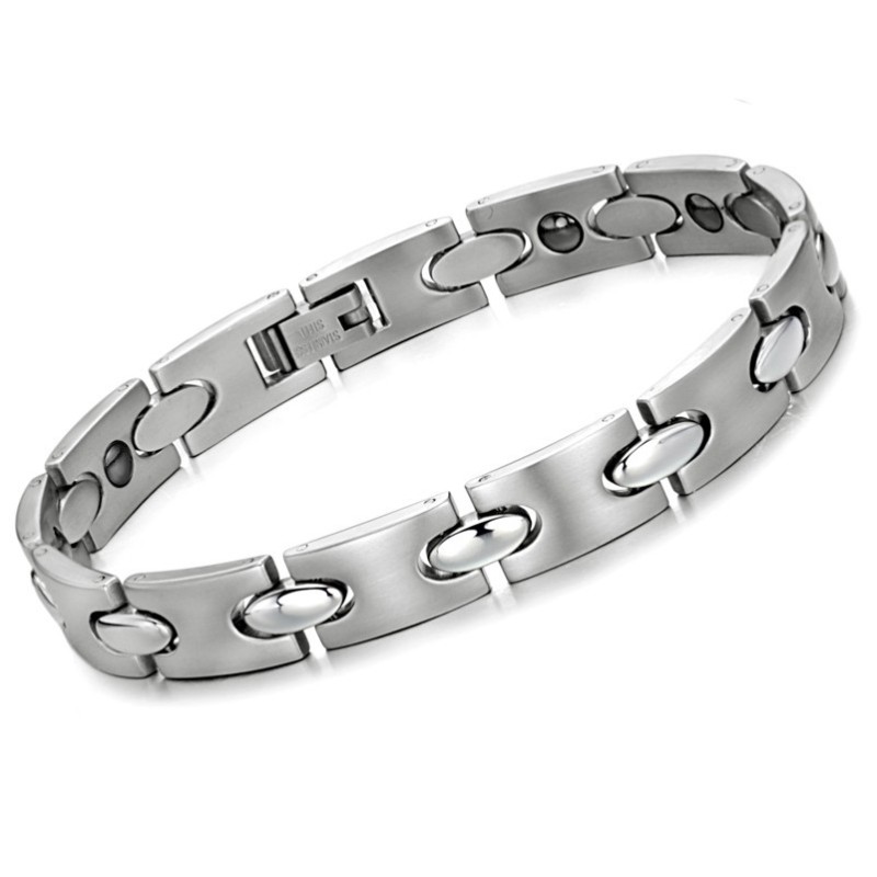 La Pulsera De Titanio De La Reina De La Salud Y La Calidad
