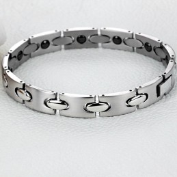 La Pulsera De Titanio De La Reina De La Salud Y La Calidad