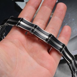Brazalete De Silicona Y Titanio Para Hombre De Renombre Mundial
