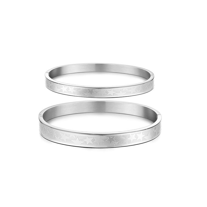 Brazalete De Titanio Con Forma De Estrella Fácil De Usar Para Amantes Brazalete De Titanio Con Forma De Estrella Fácil De Usar Para Amantes