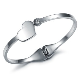 Conocido Por Su Excelente Calidad En Brazaletes De Titanio Con Forma De Corazón Para Mujer.