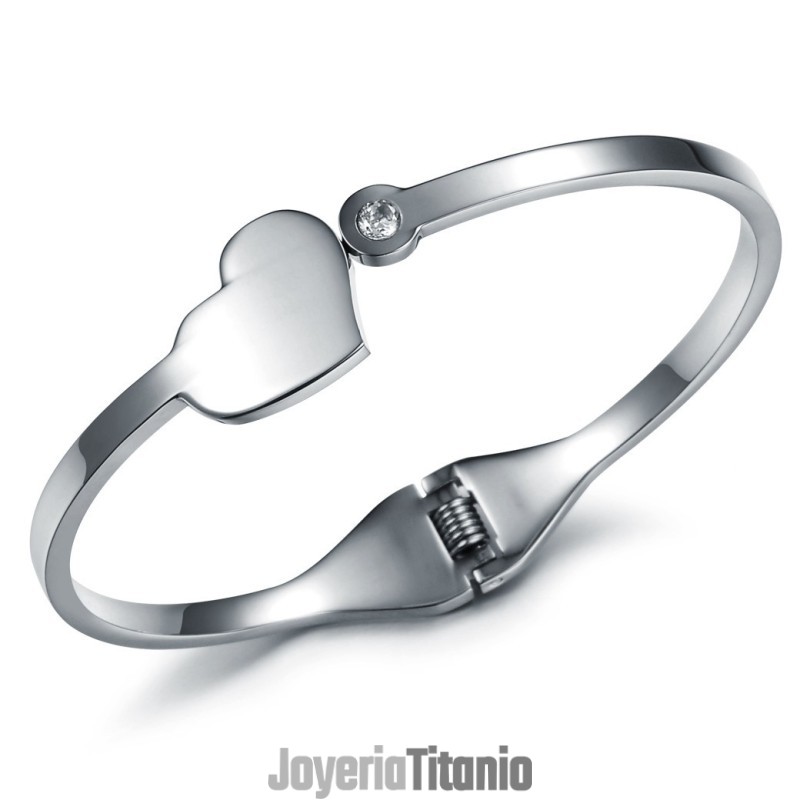 Conocido Por Su Excelente Calidad En Brazaletes De Titanio Con Forma De Corazón Para Mujer.