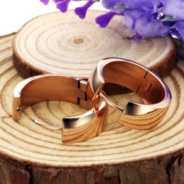 Conocido Por Sus Pendientes De Titanio De Excelente Calidad Para Mujer.