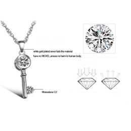 Collar De Titanio Con Baño De Platino Y Diamantes De Imitación Para Mujer Con Cerradura Y Llave.