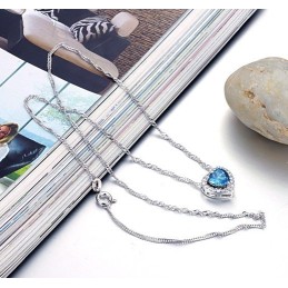 Collar De Titanio Con Baño De Platino Y Diamantes De Imitación Para Mujer De Alta Calidad.