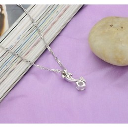 Collar De Titanio Con Baño De Platino Y Diamantes En Forma De Delfín Femenino De Renombre Mundial