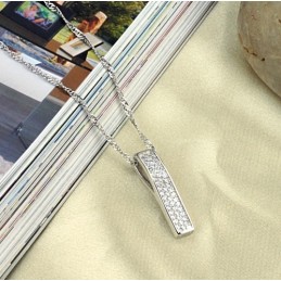 Collar De Titanio Con Baño De Platino Para Mujer Con Amplia Variedad